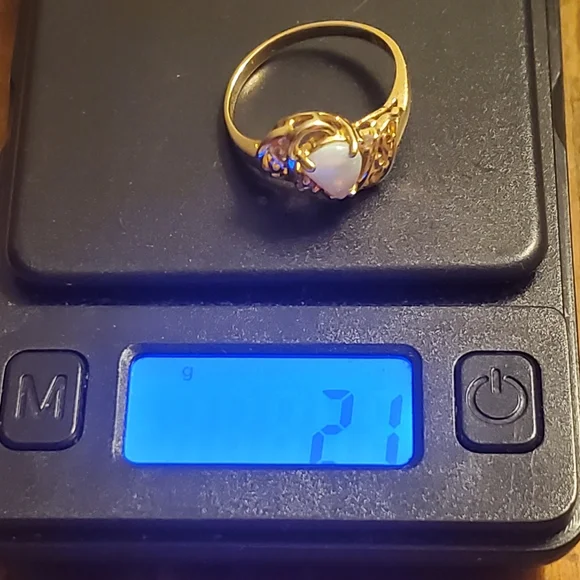 Beautiful dainty opal/diamond ring - Picture 6 of 8